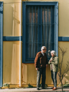 Read more about the article When to Move Your Loved One to Senior Living in Northridge?
